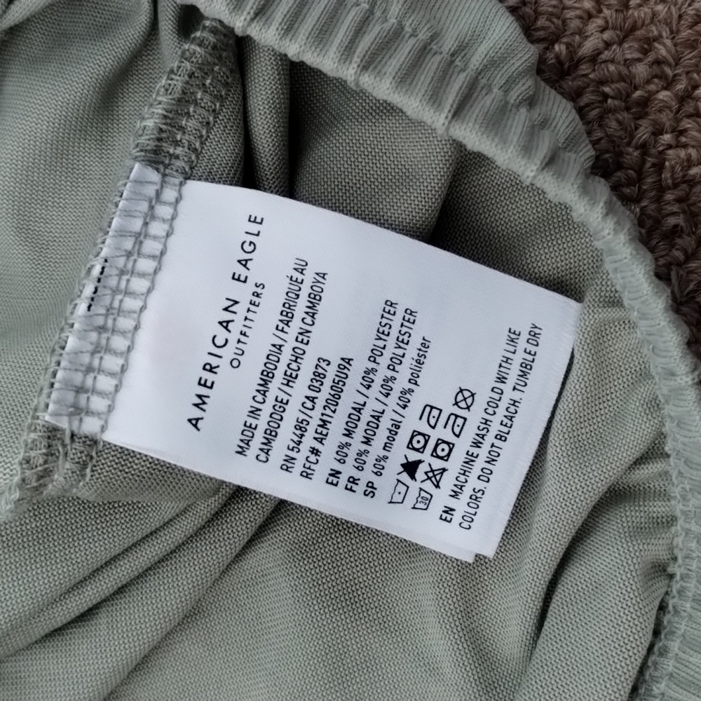AE green faux button tank - Picture 4 of 4